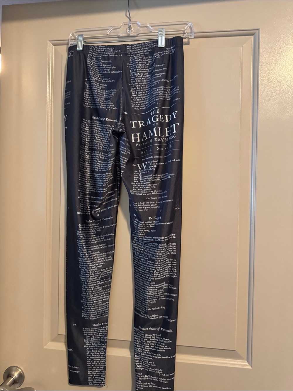 Black 'The Tragedy of Hamlet' Printed Leggings